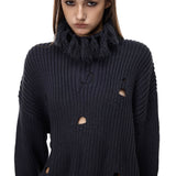 房飾り付き高襟編み物