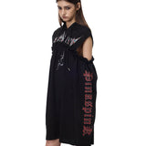 切り抜き付きフード付きワンピース