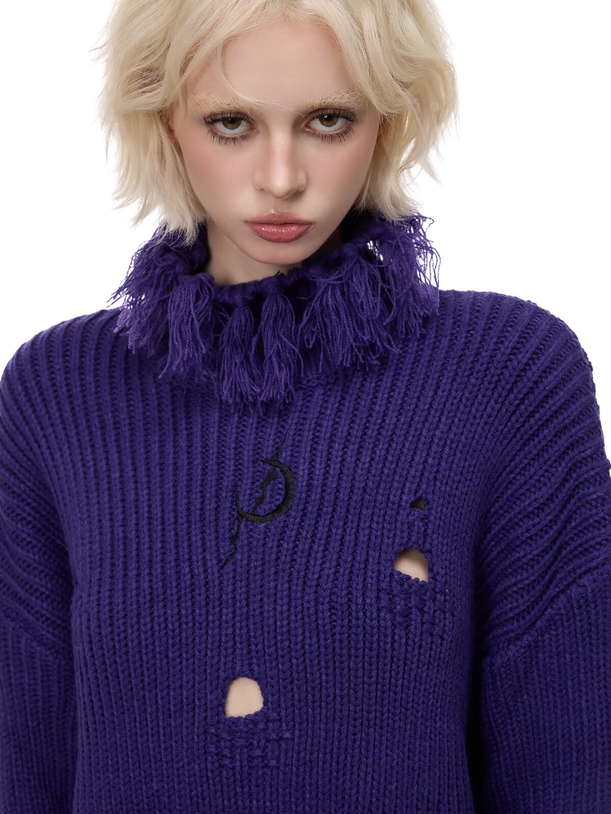 房飾り付き高襟編み物