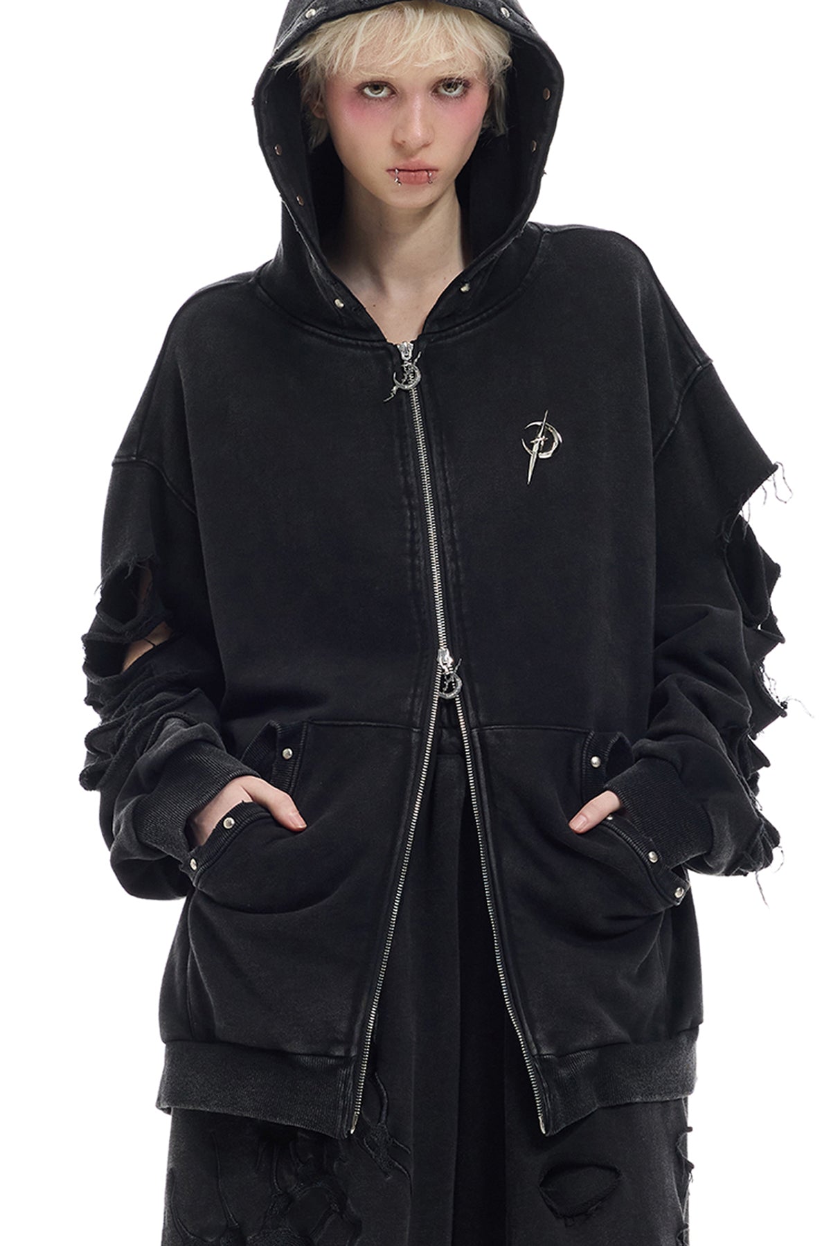 解体されたジップアップフーディ